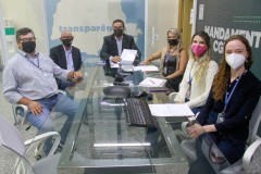 imagens da reunião em que o documento foi assinado