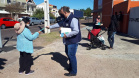 agentes do controle social e da ouvidoria da CGE entrevistam beneficiários do cartão comida boa.