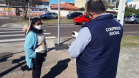 agentes do controle social e da ouvidoria da CGE entrevistam beneficiários do cartão comida boa.