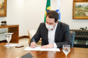 governador assina documento