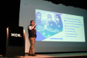 premiação de agentes no palco do auditório do MON