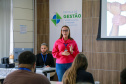 fotos do curso de integração em que aparecem os novos servidores e apresentações feitas por coordenadores e chefes de núcleos.