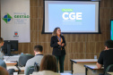 fotos do curso de integração em que aparecem os novos servidores e apresentações feitas por coordenadores e chefes de núcleos.