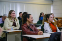 fotos do curso de integração em que aparecem os novos servidores e apresentações feitas por coordenadores e chefes de núcleos.