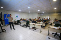 fotos do curso de integração em que aparecem os novos servidores e apresentações feitas por coordenadores e chefes de núcleos.