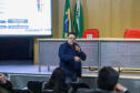 Autoridades falam para plateia sobre a lei de licitações e atividades de controle.
