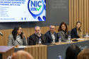agentes das universidades assistem às palestras no encontro.