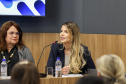 agentes das universidades assistem às palestras no encontro.