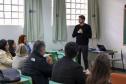agentes das universidades assistem às palestras no encontro.