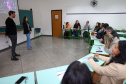 agentes das universidades assistem às palestras no encontro.