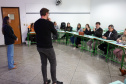 agentes das universidades assistem às palestras no encontro.
