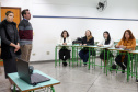 agentes das universidades assistem às palestras no encontro.