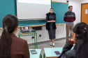agentes das universidades assistem às palestras no encontro.