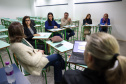 agentes das universidades assistem às palestras no encontro.