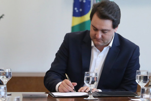 Governador assina lei que institui Programa de Integridade