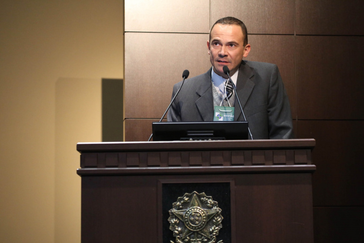 Último dia do 1º Simpósio Paranaense de Combate à Corrupção na Administração Pública teve participação de delegados da Polícia Federal e da Civil paranaense, além de especialistas em compliance.