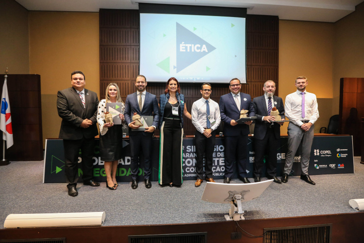 Último dia do 1º Simpósio Paranaense de Combate à Corrupção na Administração Pública teve participação de delegados da Polícia Federal e da Civil paranaense, além de especialistas em compliance.
