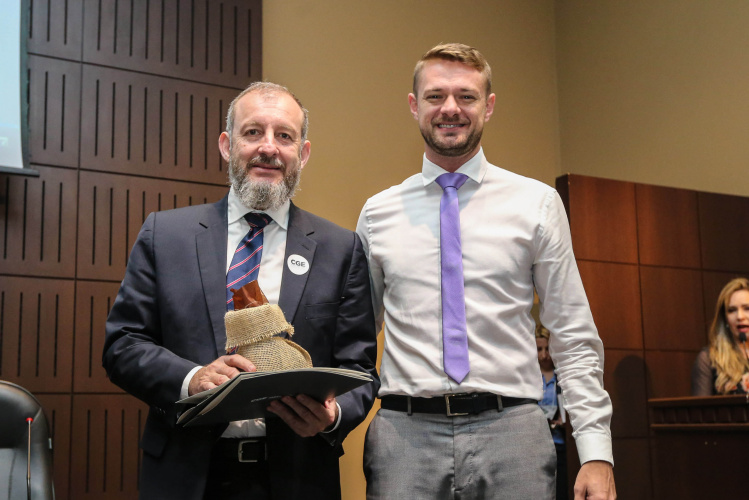 Último dia do 1º Simpósio Paranaense de Combate à Corrupção na Administração Pública teve participação de delegados da Polícia Federal e da Civil paranaense, além de especialistas em compliance.