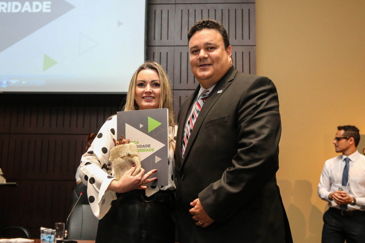 Último dia do 1º Simpósio Paranaense de Combate à Corrupção na Administração Pública teve participação de delegados da Polícia Federal e da Civil paranaense, além de especialistas em compliance.