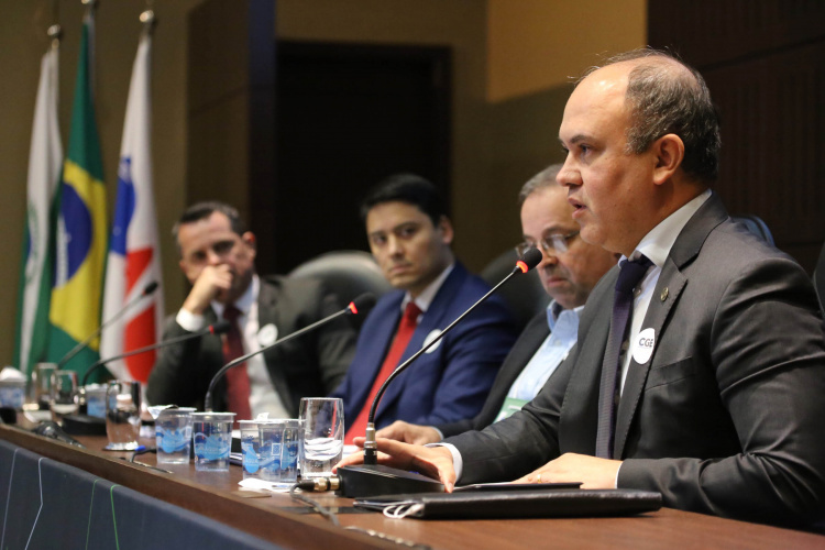 Último dia do 1º Simpósio Paranaense de Combate à Corrupção na Administração Pública teve participação de delegados da Polícia Federal e da Civil paranaense, além de especialistas em compliance.