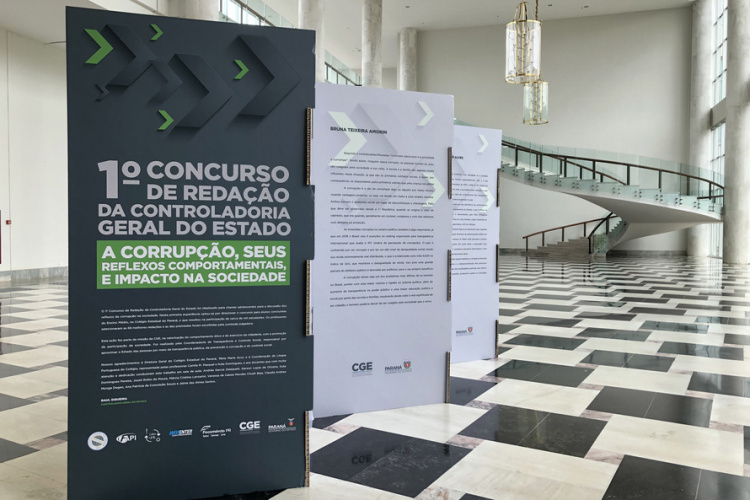 Redações de estudantes sobre corrupção podem ser lidas no Palácio Iguaçu
