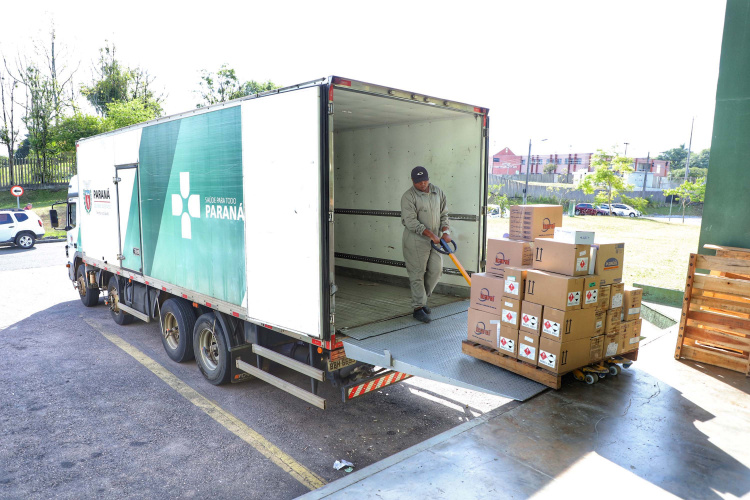 carregamento de suprimentos para combate ao coronavírus