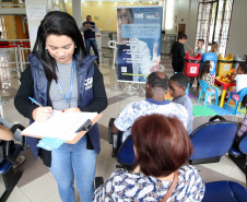 Agentes da CGE fazem pesquisa de satisfação.