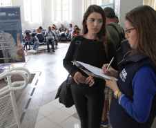 Agentes da CGE fazem pesquisa de satisfação.