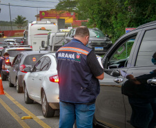 CGE itinerante conversa com motoristas na travessia de guaratuba