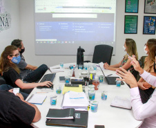 imagem da reunião entre membros da CGE PR e CGE SC