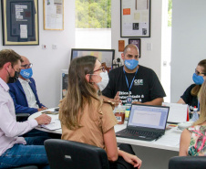 imagem da reunião entre membros da CGE PR e CGE SC