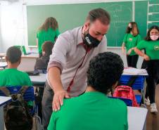 servidores da CGE apresentam vídeos para alunos