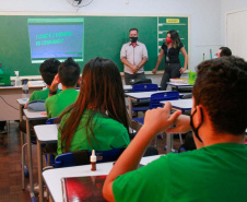 servidores da CGE apresentam vídeos para alunos