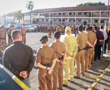 cerimônia de entrega das urnas no quartel da PM