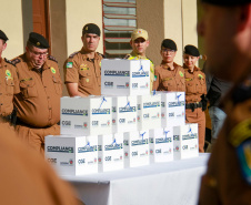 cerimônia de entrega das urnas no quartel da PM