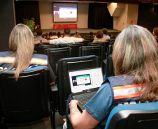 Servidores da CGE em treinamento virtual ou presencial