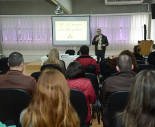 servidores das universidades assistem apresentação do Compliance