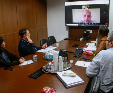 Servidores da CGE em reunião virtual com consultores