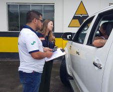 imagens do trabalho de ouvidoria ativa, realizado com policiais e população, no litoral