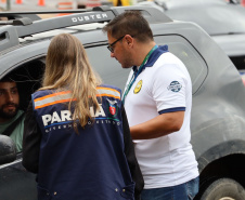 imagens do trabalho de ouvidoria ativa, realizado com policiais e população, no litoral