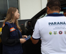 imagens do trabalho de ouvidoria ativa, realizado com policiais e população, no litoral