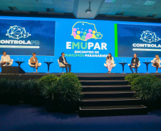 Controladora-geral participa do Emupar e apresenta Controla Paraná