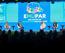 Controladora-geral participa do Emupar e apresenta Controla Paraná