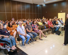 servidores da CGE assistem à palestra sobre assédio dada pelos coordenadores