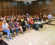 servidores da CGE assistem à palestra sobre assédio dada pelos coordenadores