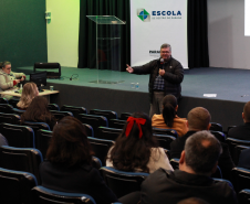 auditório com agentes de compliance