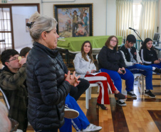 Representantes de turma do Colégio Estadual do Paraná se reúnem com CGE