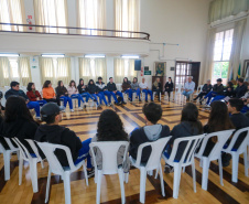 Representantes de turma do Colégio Estadual do Paraná se reúnem com CGE