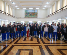 Representantes de turma do Colégio Estadual do Paraná se reúnem com CGE