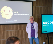 fotos do curso de integração em que aparecem os novos servidores e apresentações feitas por coordenadores e chefes de núcleos.